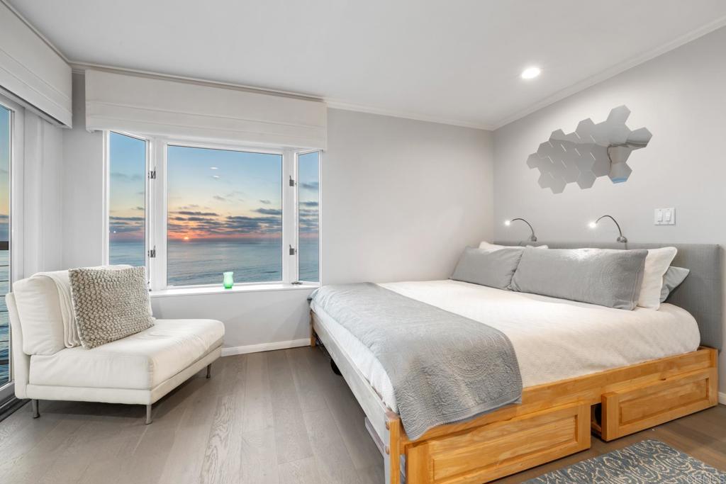 940 Sealane Drive, Unit 14 Encinitas, CA 92024 - Photo 33 of 45 a bedroom with a bed and a couch