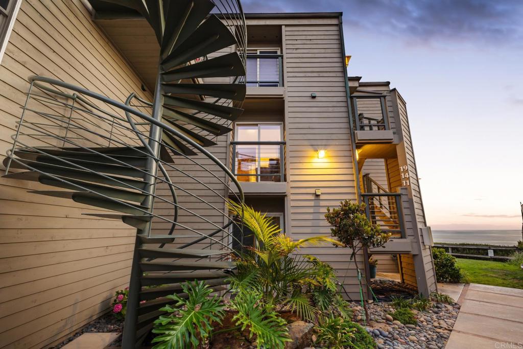 940 Sealane Drive, Unit 14 Encinitas, CA 92024 - Photo 35 of 45 a view of a pathway of a house