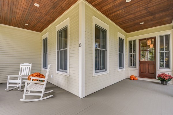 18 Oakencroft Road Wellesley, MA 02482 - Photo 4 of 30
