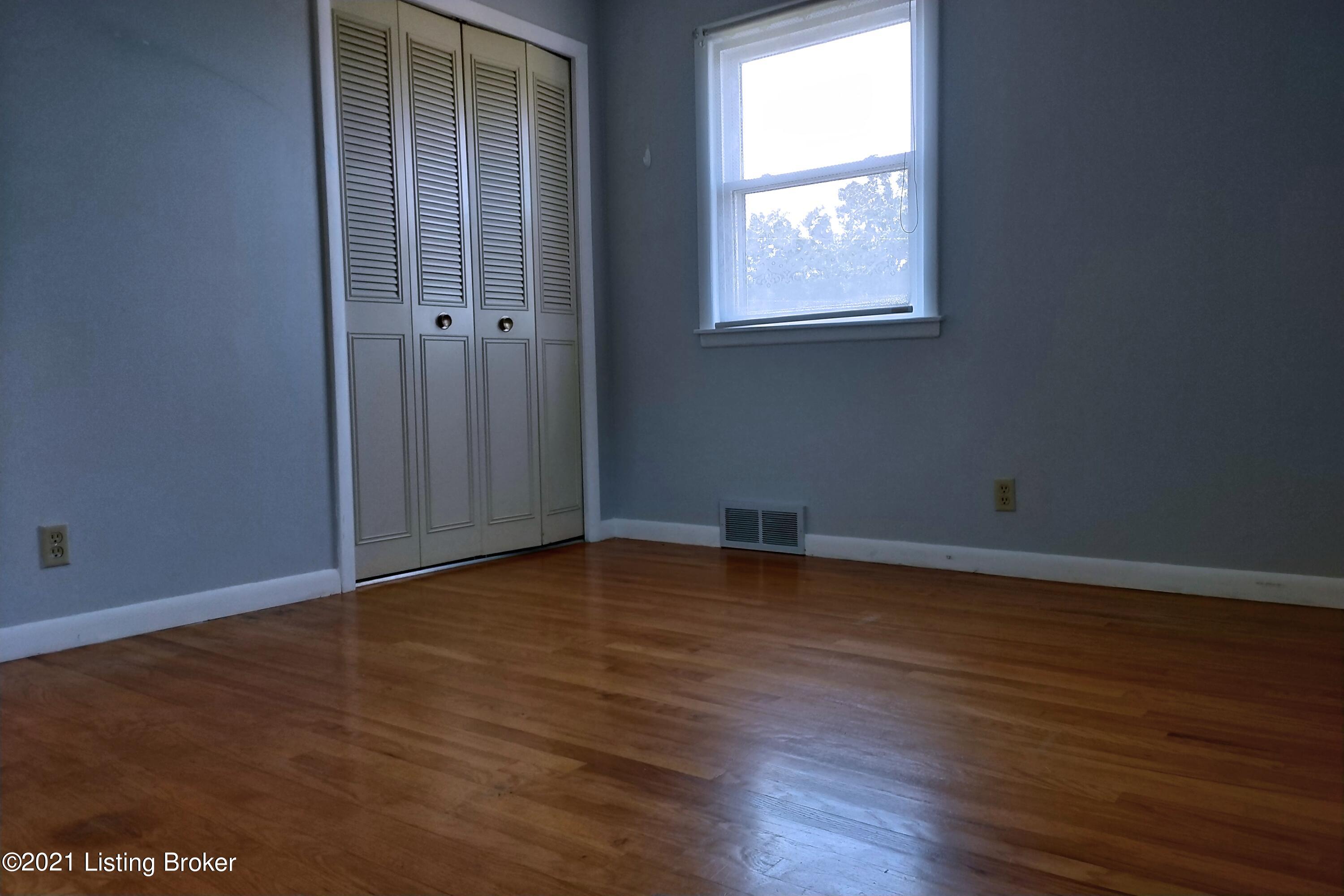 6503 Ridge Cliff Road Louisville, KY 40228 - Photo 29 of 55 Upper_level_1Bed3