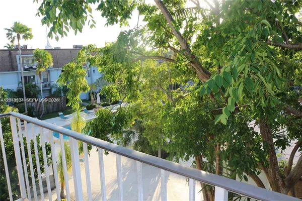$2,350 | 9611 Southwest 77th Avenue, Unit 306A, Miami, FL 33156