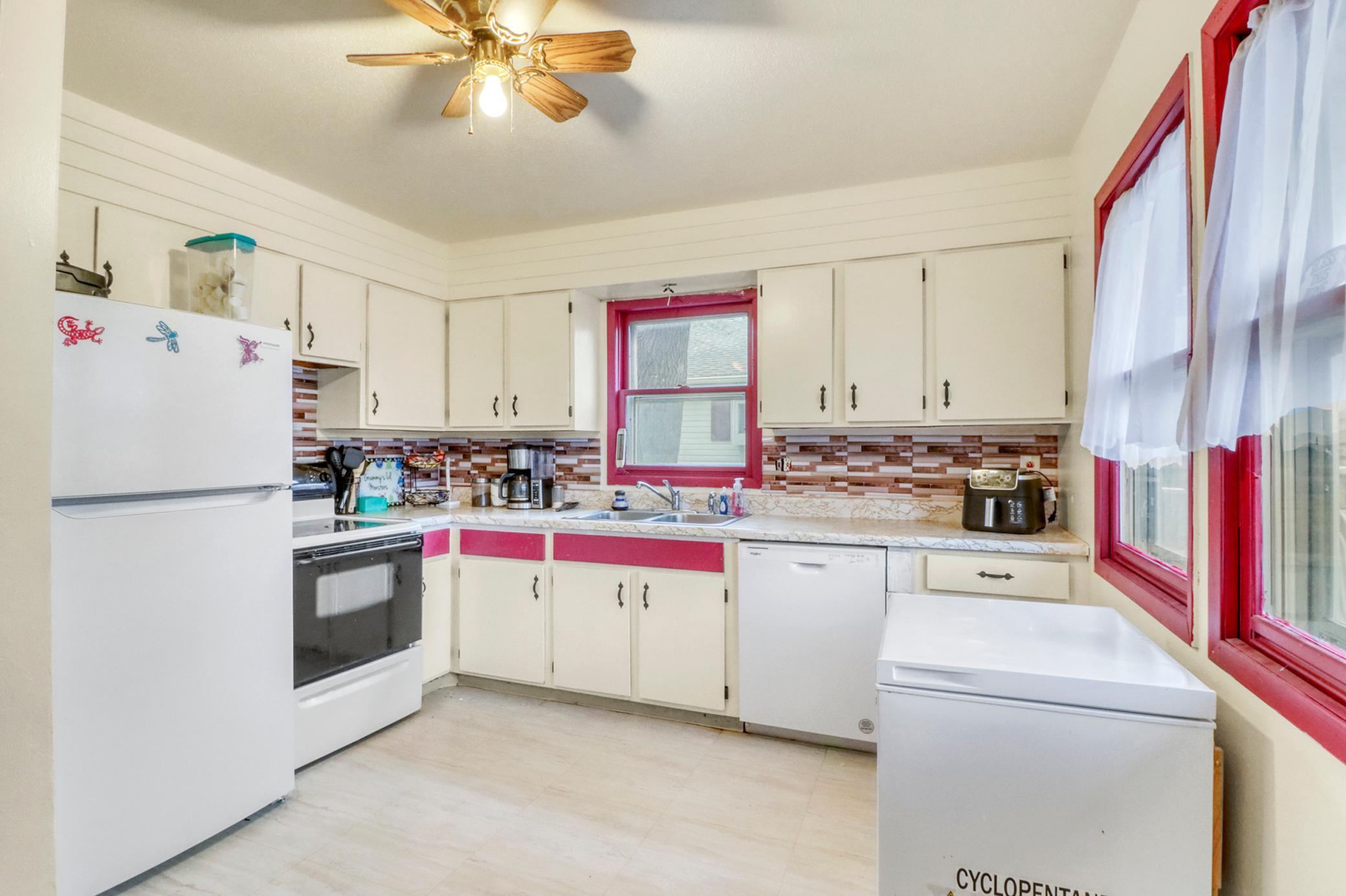 306 21st Street South Fargo, ND 58103 - Photo 5 of 41