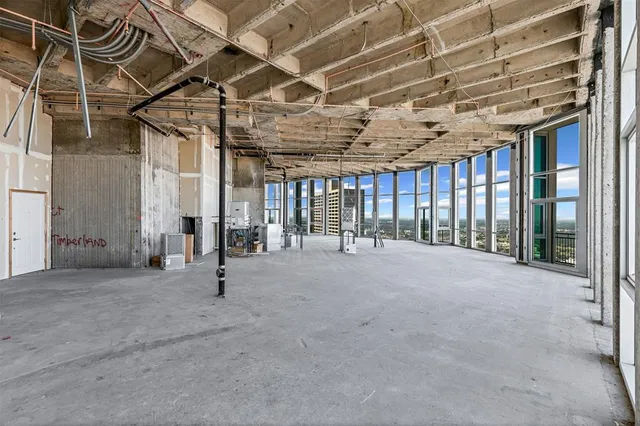 a view of an empty room with entrance