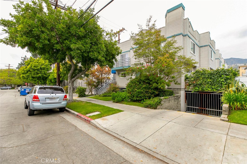 315 Cameron Place, Unit 1 Glendale, CA 91207 - Photo 1 of 38