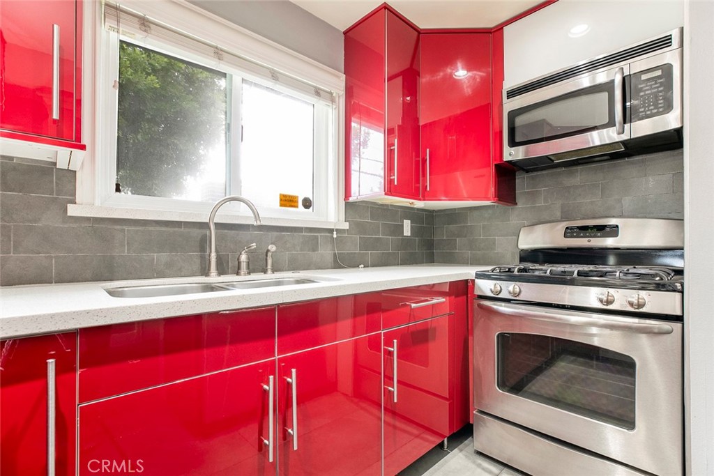 315 Cameron Place, Unit 1 Glendale, CA 91207 - Photo 14 of 38