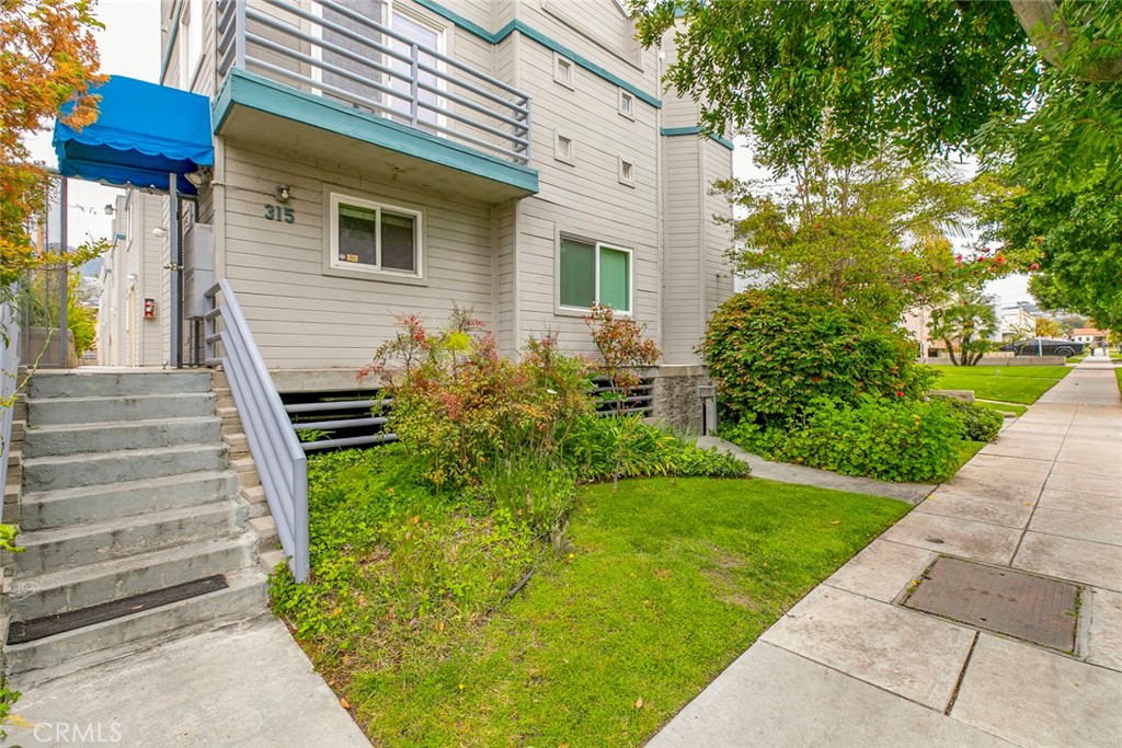 315 Cameron Place, Unit 1 Glendale, CA 91207 - Photo 4 of 38