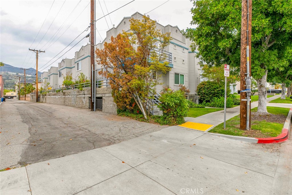 315 Cameron Place, Unit 1 Glendale, CA 91207 - Photo 5 of 38