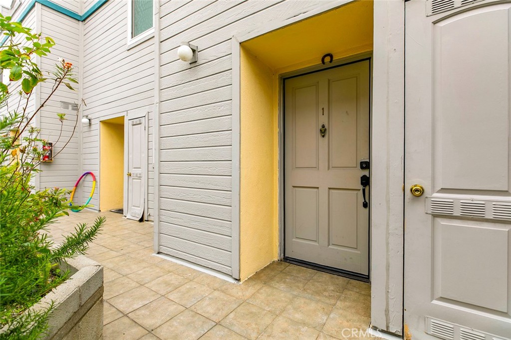 315 Cameron Place, Unit 1 Glendale, CA 91207 - Photo 6 of 38