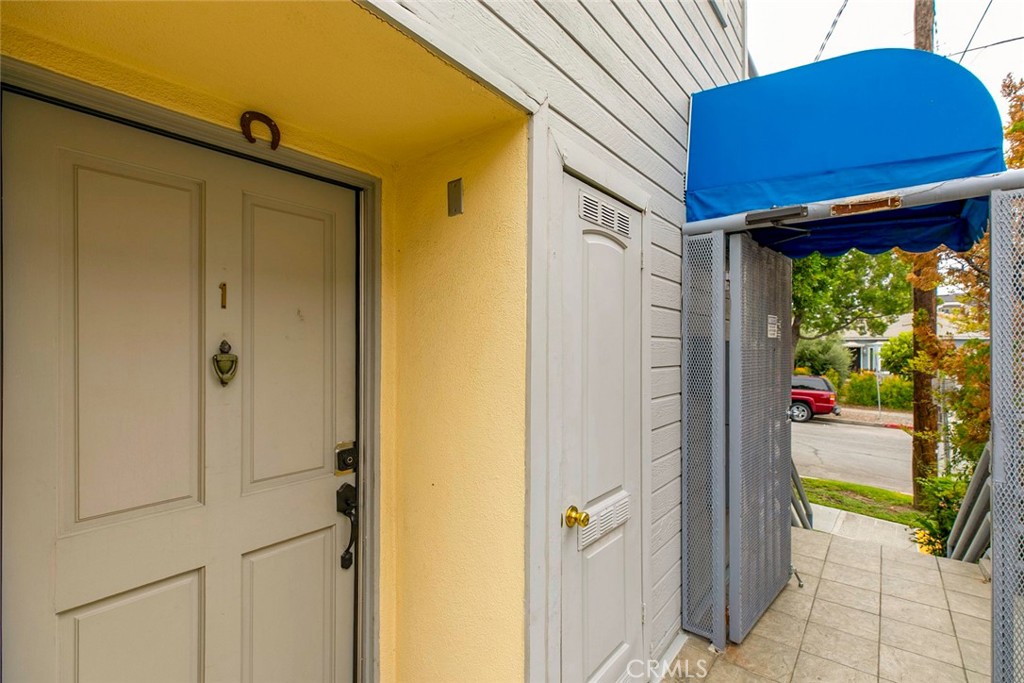 315 Cameron Place, Unit 1 Glendale, CA 91207 - Photo 7 of 38