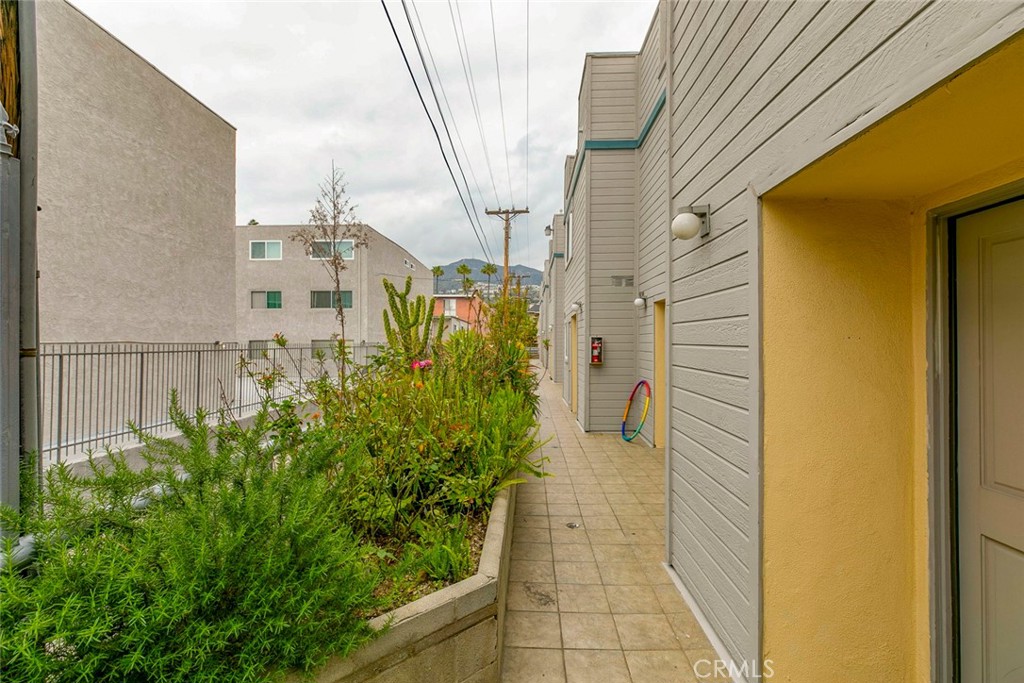 315 Cameron Place, Unit 1 Glendale, CA 91207 - Photo 8 of 38
