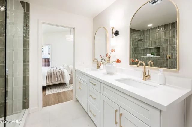 a en suite bathroom with a sink and a mirror