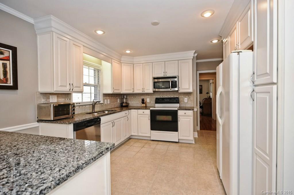 4914 Seacroft Road Charlotte, NC 28210 - Photo 7 of 24