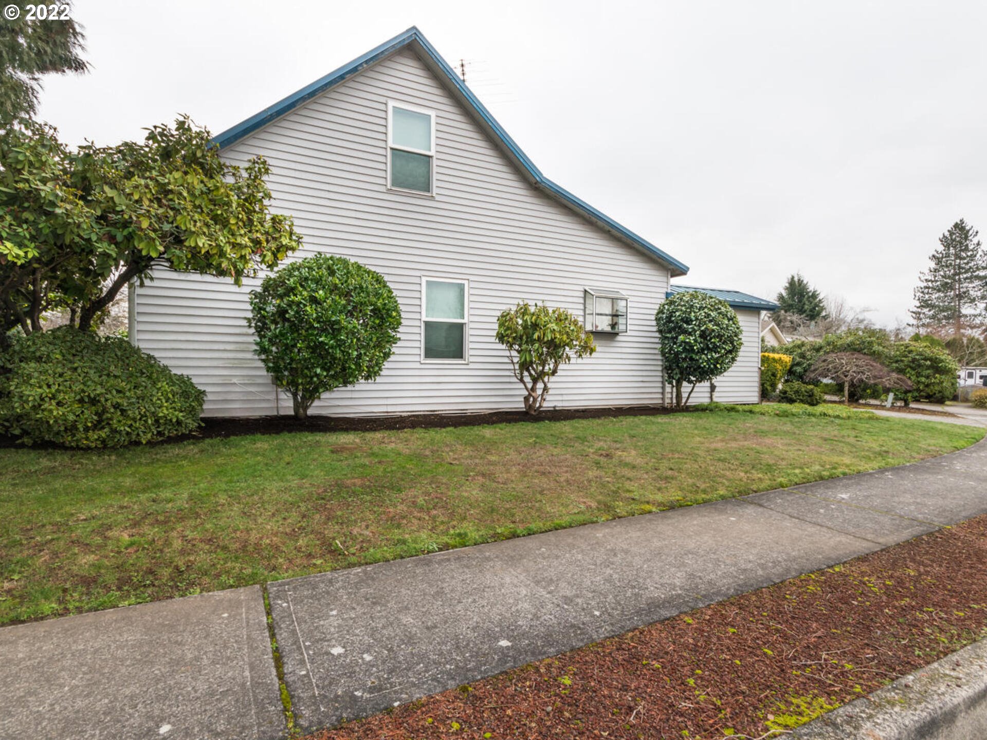 710 Southeast Robin Way Gresham, OR 97080 - Photo 9 of 32 Gallery Image 9