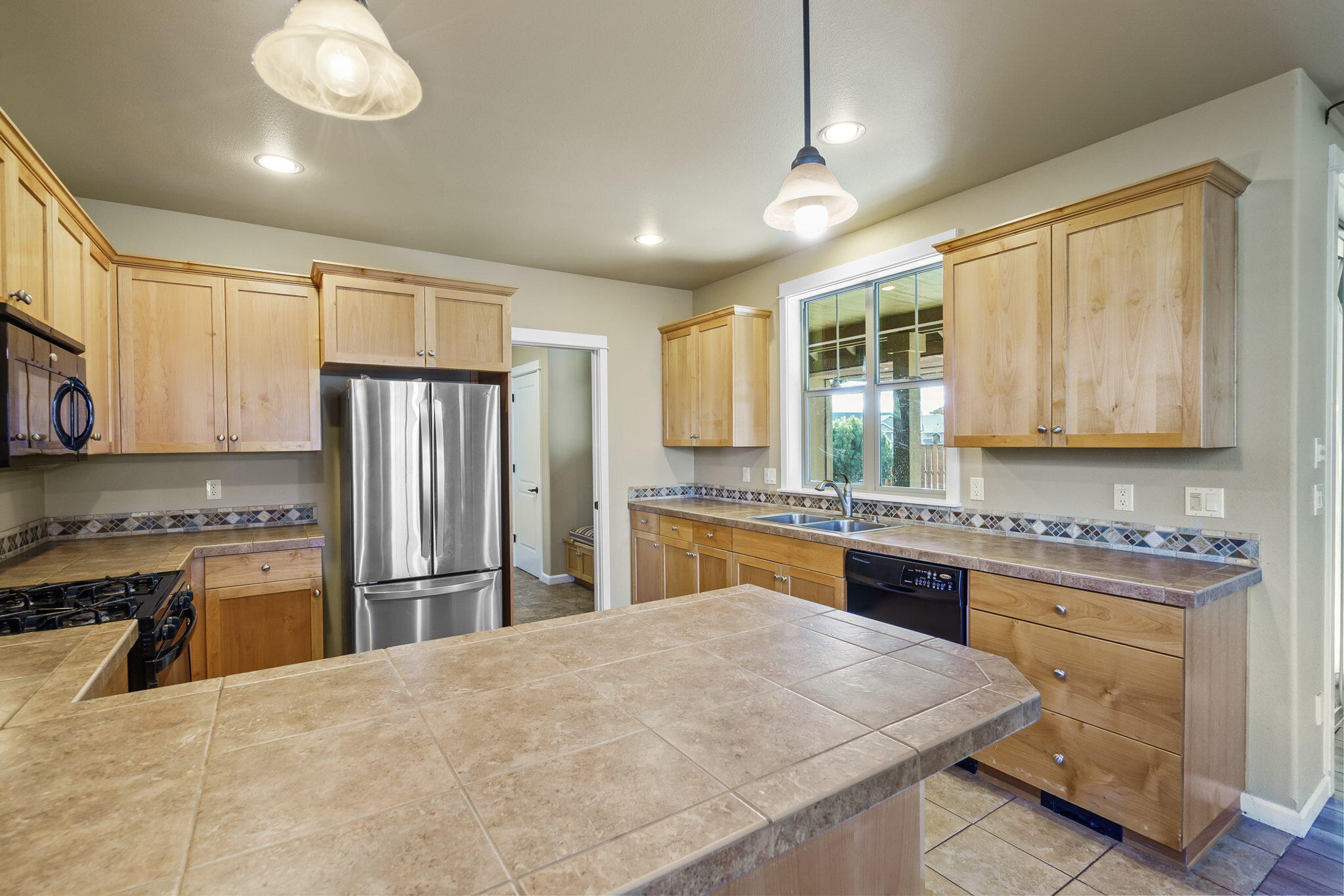 1408 Northeast Hudspeth Road Prineville, OR 97754 - Photo 4 of 26 Kitchen 2