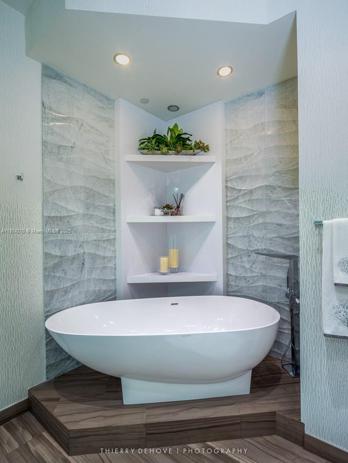900 Brickell Key Boulevard, Unit 2904 Miami, FL 33131 - Photo 8 of 21 a view of a bathtub in a bathroom