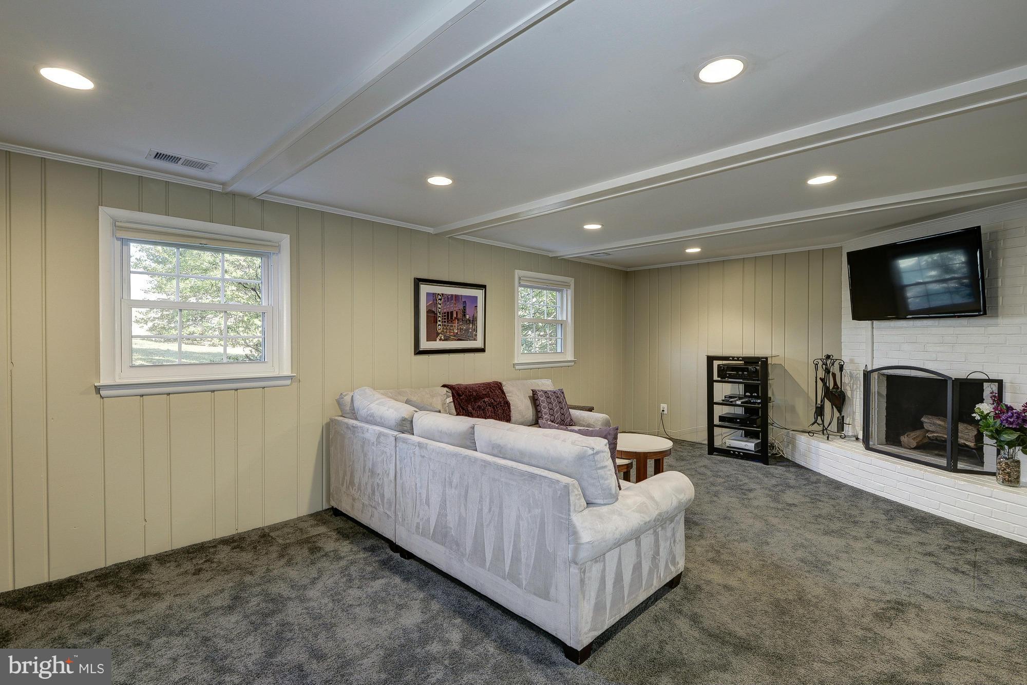 2406 Barbour Road Falls Church, VA 22043 - Photo 22 of 30 Family Room