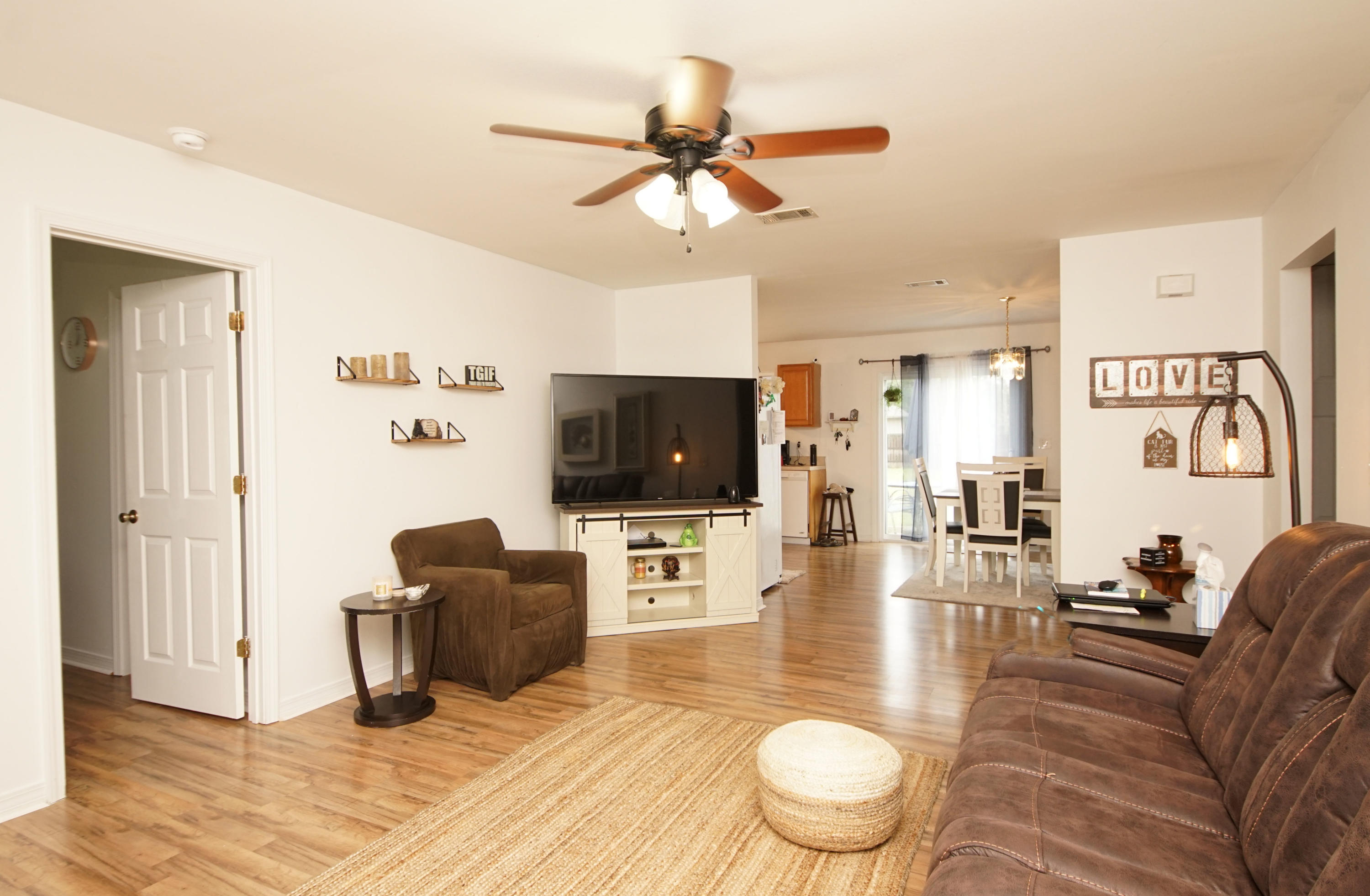 4663 Falcon Way Crestview, FL 32539 - Photo 2 of 27 Gallery Image 2