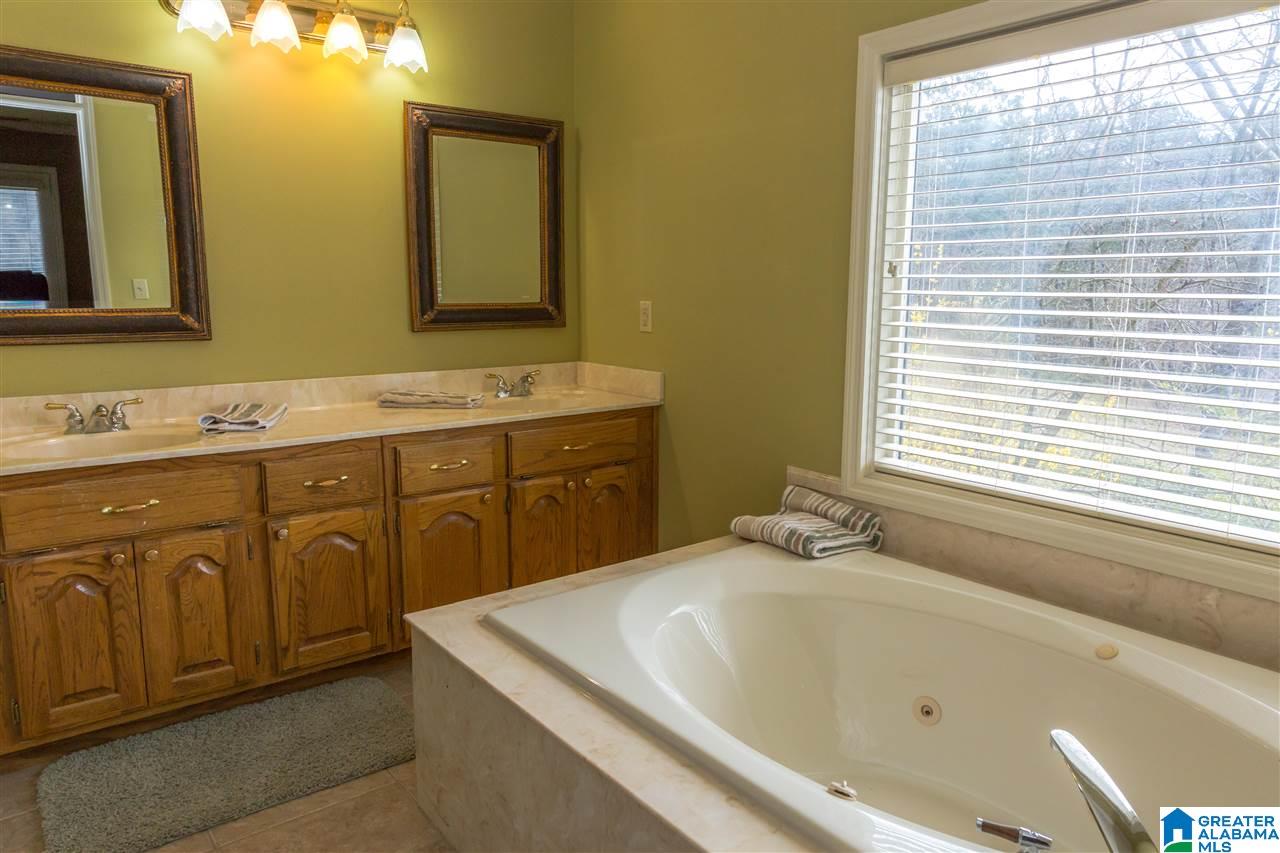 105 West Sunset Boulevard Oneonta, AL 35121 - Photo 18 of 47