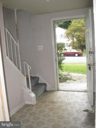 6305 Glenbard Road Burke, VA 22015 - Photo 11 of 18 foyer
