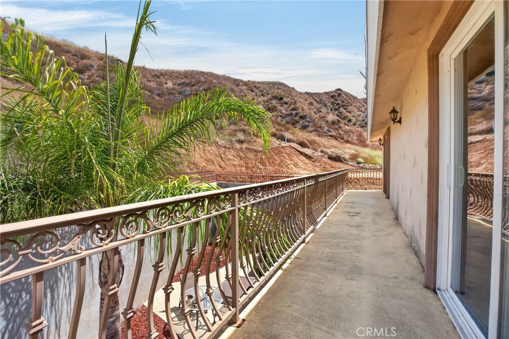 29631 Silver Street Castaic, CA 91384 - Photo 29 of 36 huge balcony to backyard