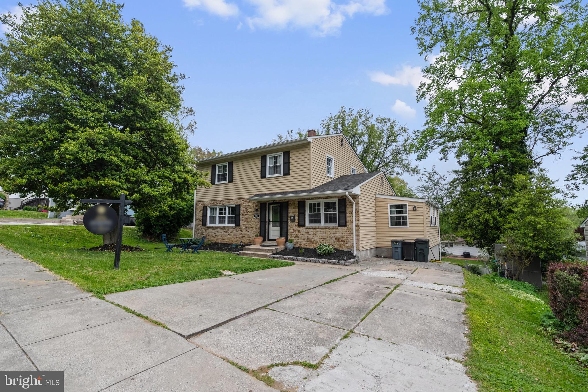 236 Walgrove Road Reisterstown, MD 21136 - Photo 2 of 31 Three car driveway