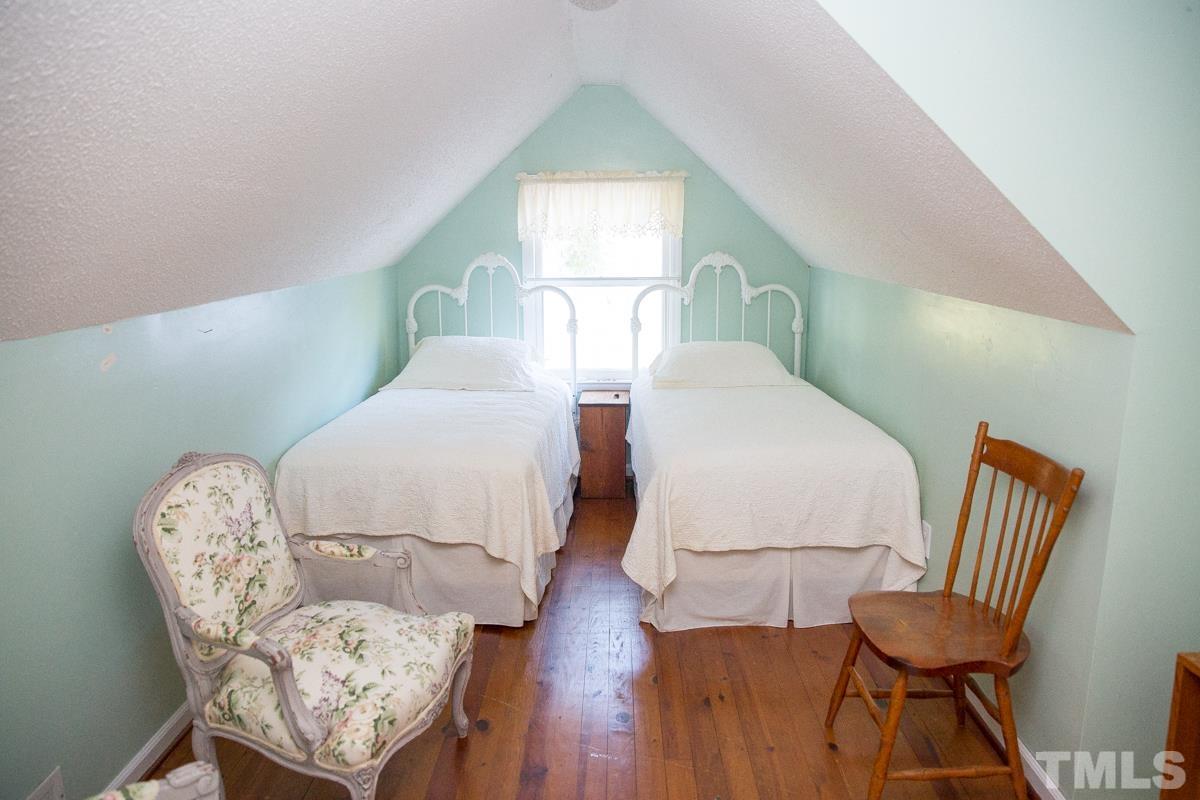 395 Cecil Road Wendell, NC 27591 - Photo 14 of 29 a living room with furniture and a window