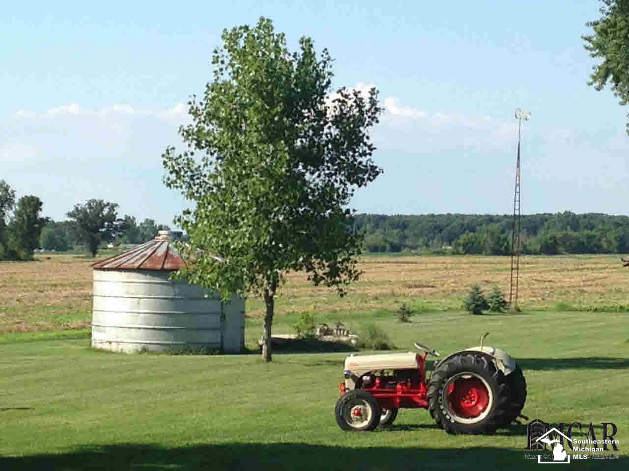 7696 North Custer Road Monroe, MI 48162 - Photo 7 of 8 21199505-6.JPG