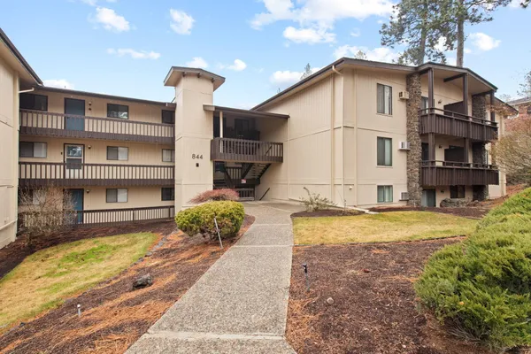 $179,900 | 844 West Cliff Drive, Unit 201, Spokane, WA 99204