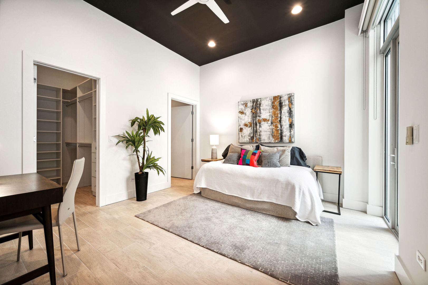 16 North Carpenter Street, Unit 2S Chicago, IL 60607 - Photo 15 of 21 a living room with furniture and potted plant