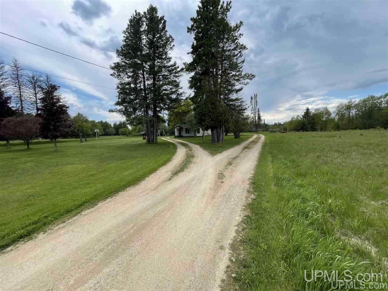 10077 R 9 Lane Gladstone, MI 49837 - Photo 13 of 48