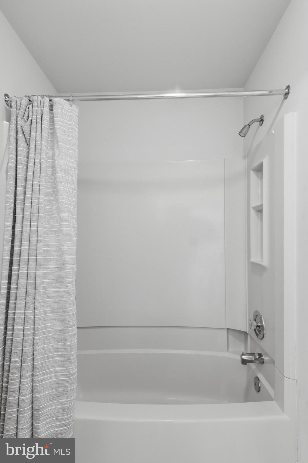 1035 Hickory Ridge Drive Chalfont, PA 18914 - Photo 40 of 62 Jack and Jill Hall Bath