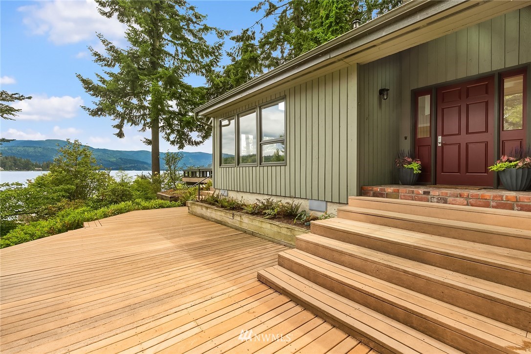 a view of a house with a garden