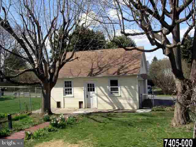 207 Maple Avenue Hanover, PA 17331 - Photo 3 of 8 Gallery Image 3