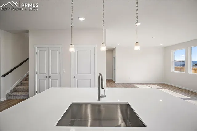 a kitchen with kitchen island a counter top space and a view of living room