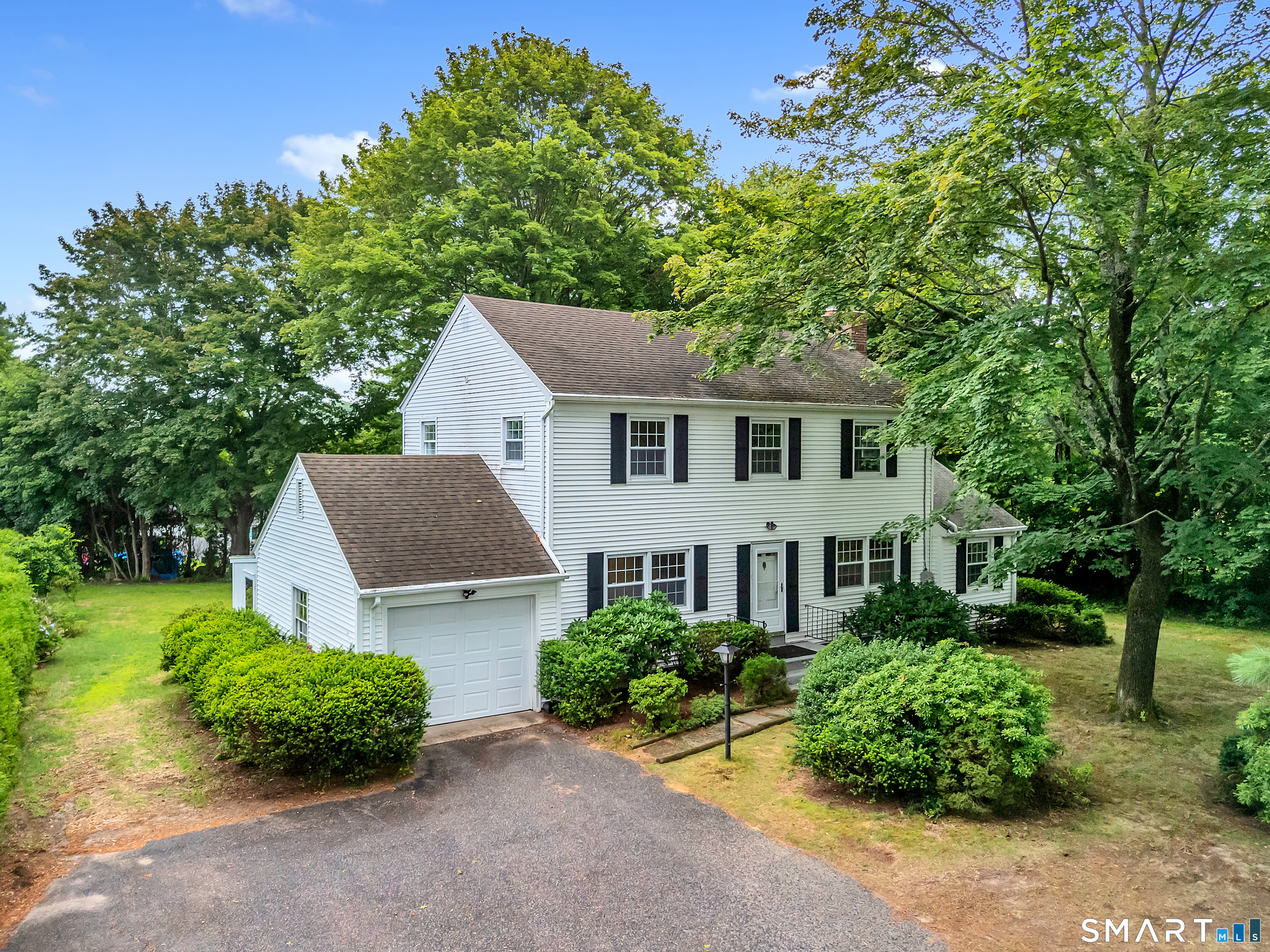 129 Chesterfield Road East Lyme, CT 06333 - Photo 1 of 40