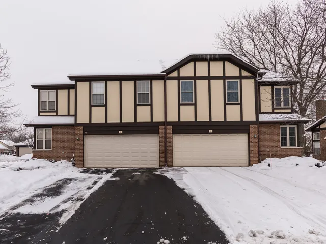 $350,000 | 2 Willow Bridge Way, Bloomingdale, IL 60108