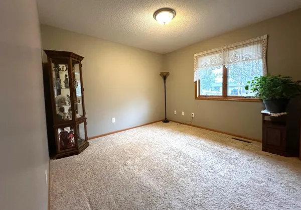 $385,000 | 214 11th Avenue North, Princeton, MN 55371