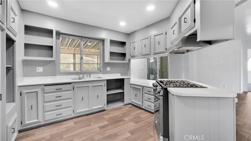 22899 Byron Road, Unit 65 Crestline, CA 92325 - Photo 1 of 1 Large ample kitchen