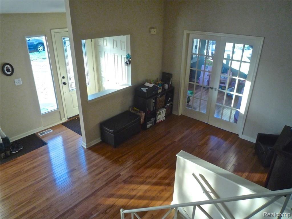 1400 North Pine Street Rochester, MI 48307 - Photo 17 of 28 Living rm to play rm.jpg