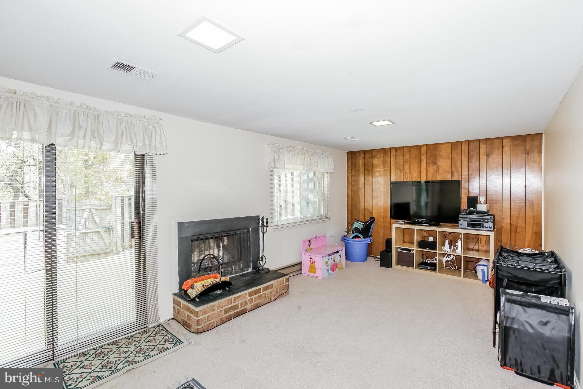 8932 Centerway Road Gaithersburg, MD 20879 - Photo 23 of 30 Family Room