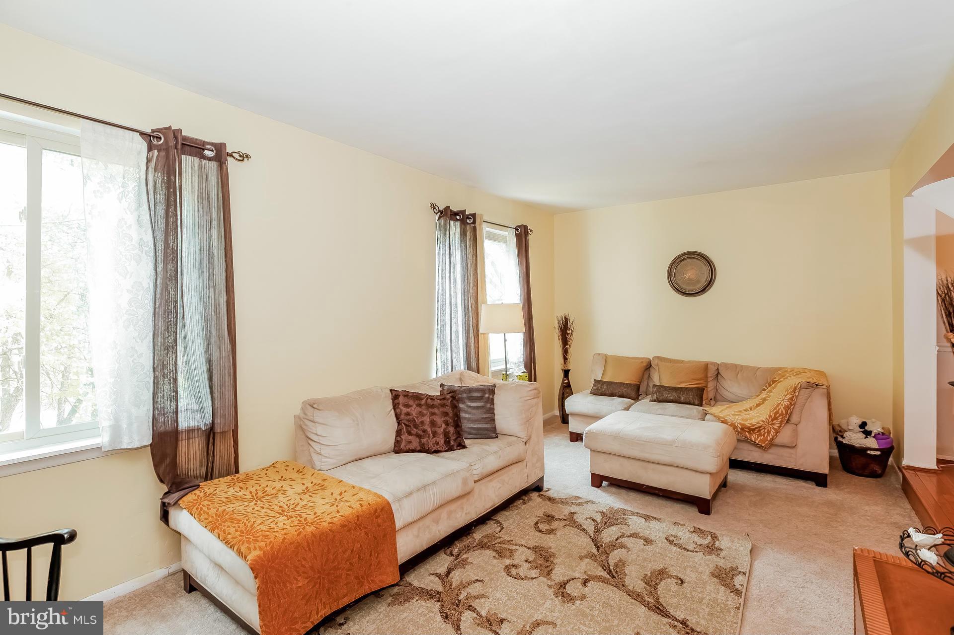 8932 Centerway Road Gaithersburg, MD 20879 - Photo 4 of 30 Living Room