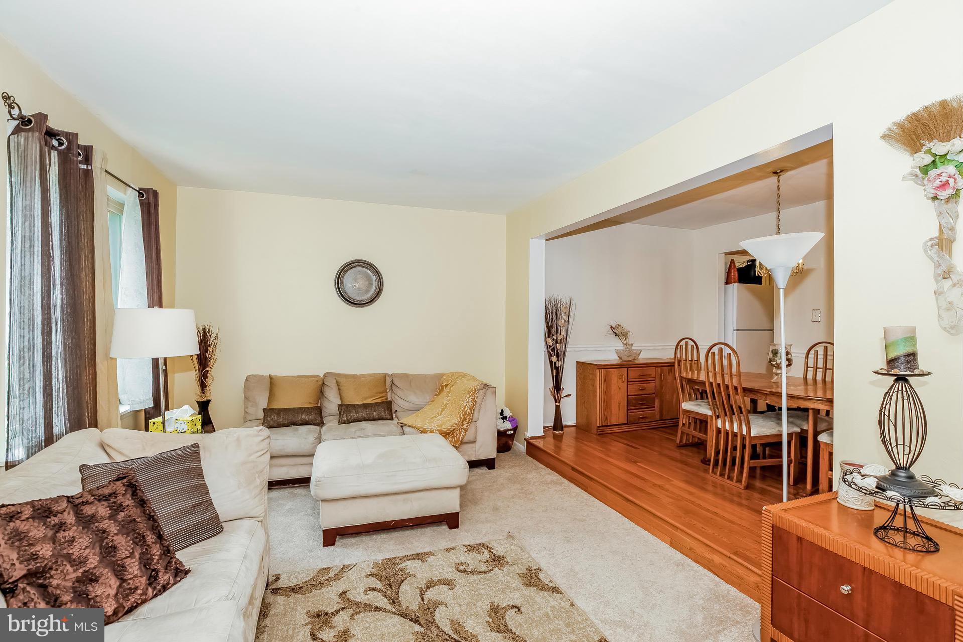 8932 Centerway Road Gaithersburg, MD 20879 - Photo 5 of 30 Living Room