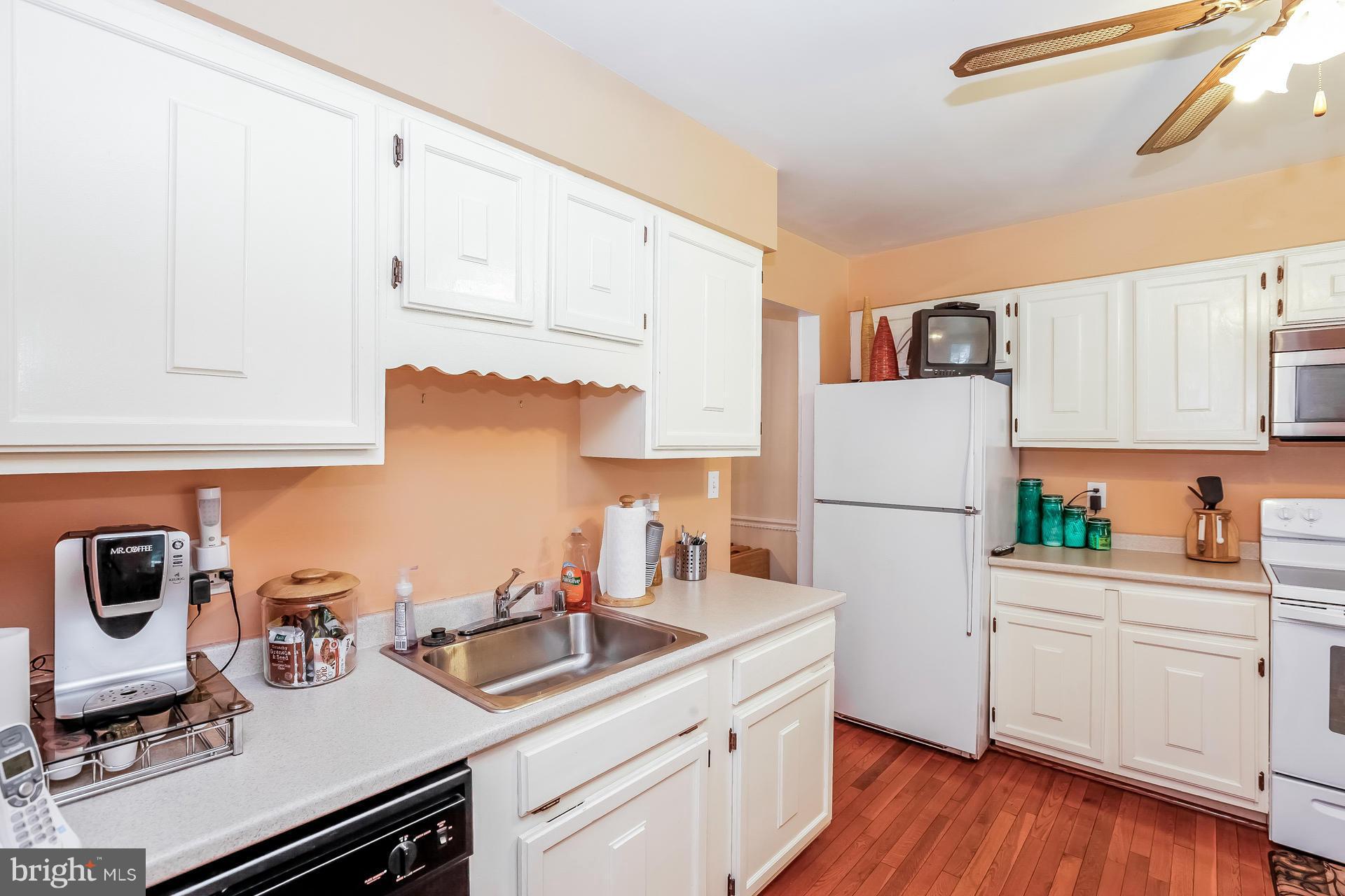 8932 Centerway Road Gaithersburg, MD 20879 - Photo 10 of 30 Kitchen