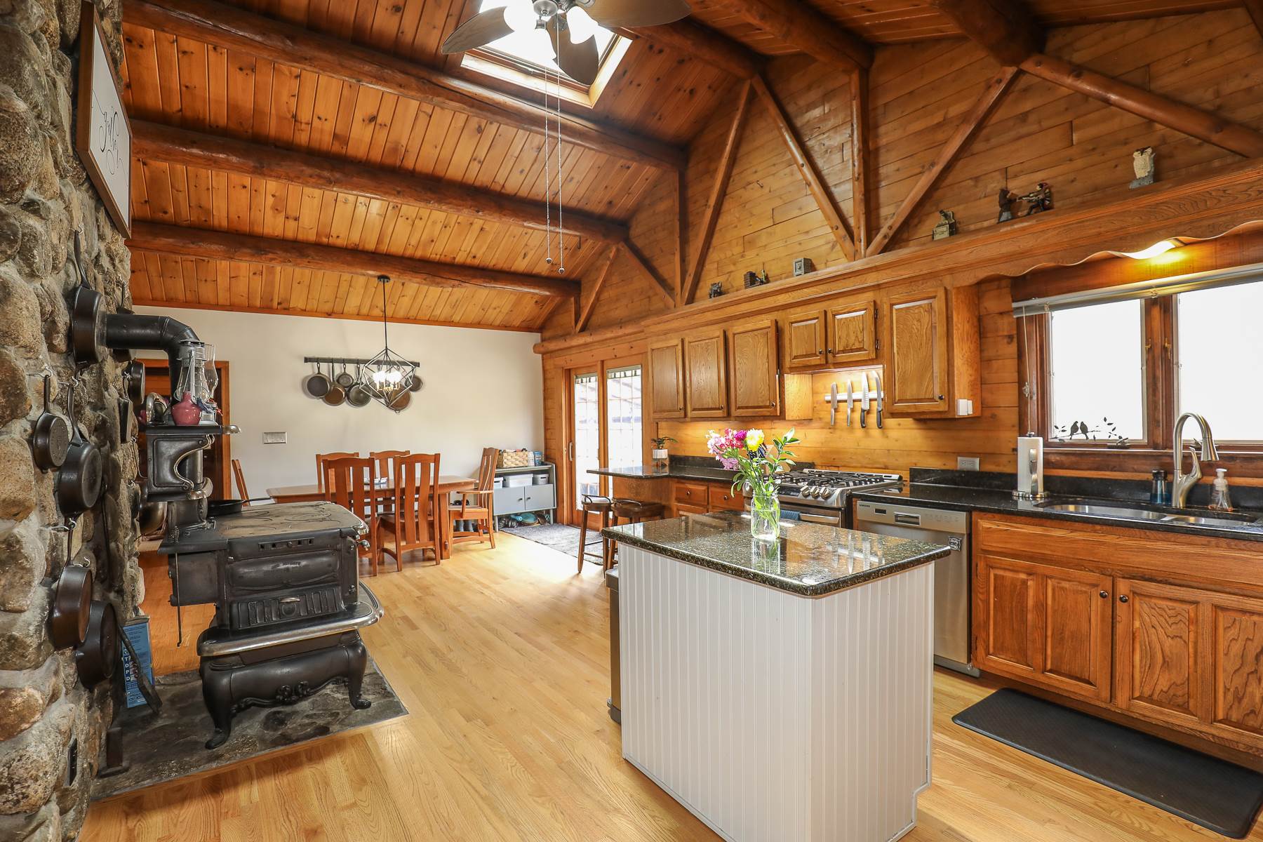 124 Bassett Mill Road Hopkinton, NH 03229 - Photo 5 of 34