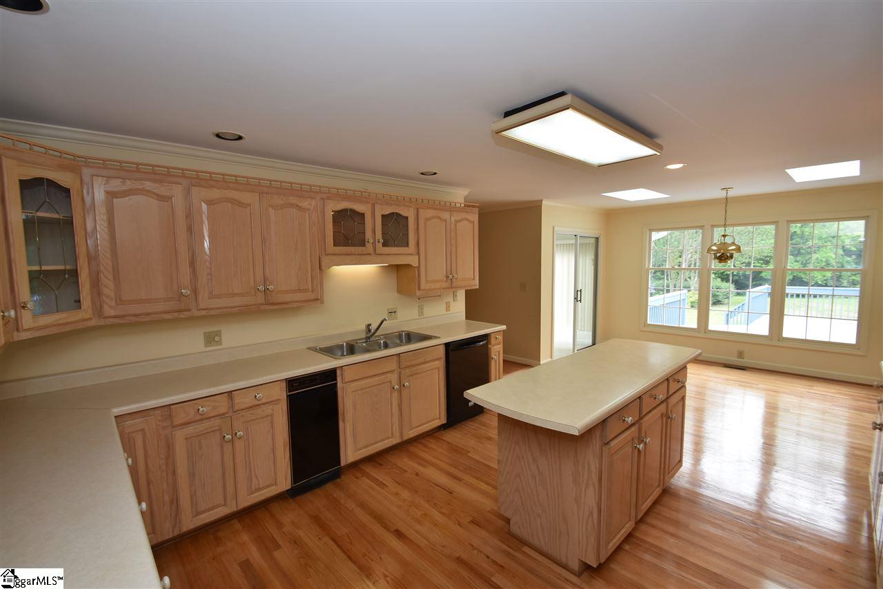 107 West Hackney Road Greer, SC 29650 - Photo 3 of 34 Gallery Image 3