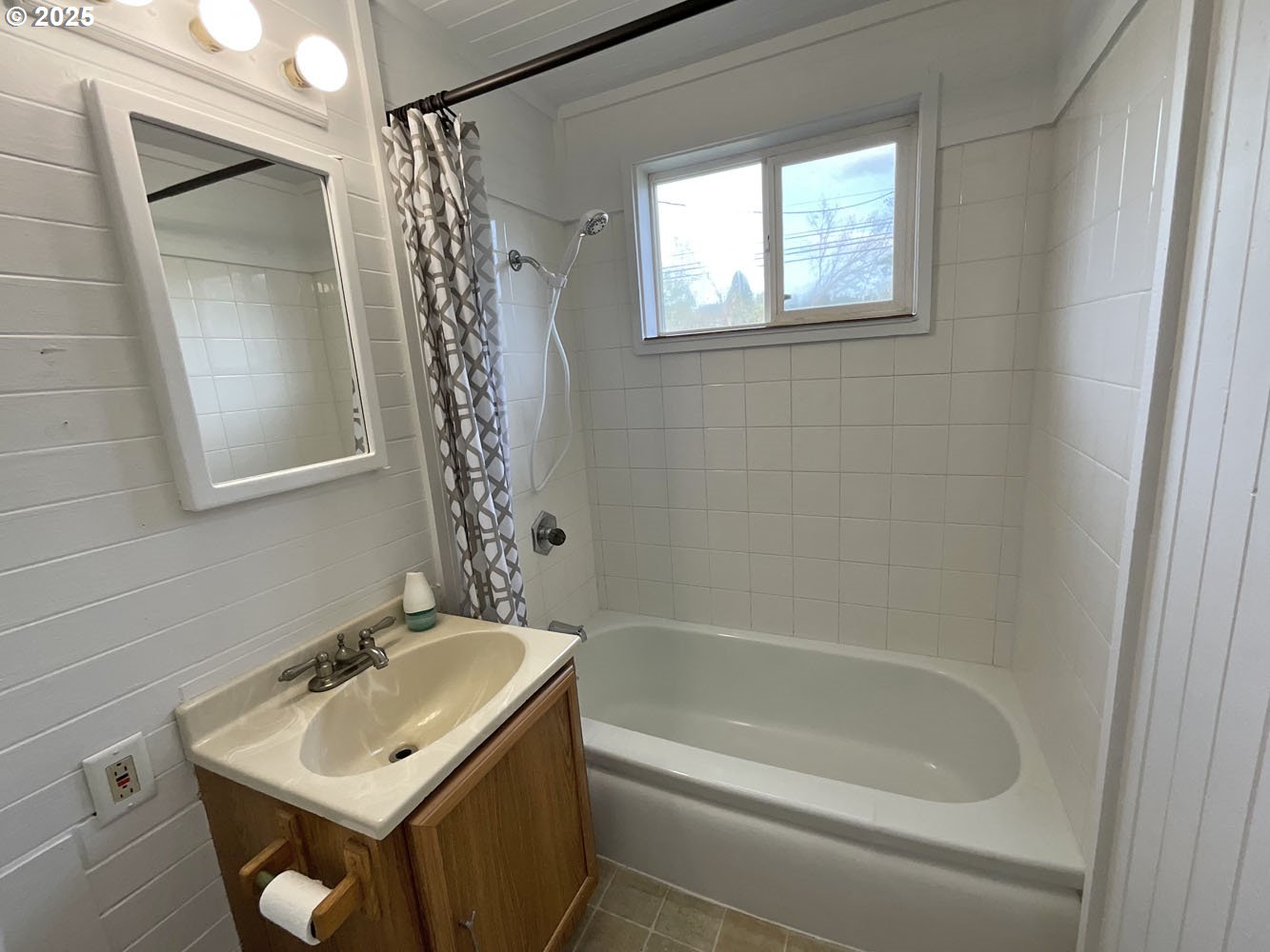 2775 Hilyard Street Eugene, OR 97405 - Photo 14 of 27 a bathroom with a sink toilet and shower