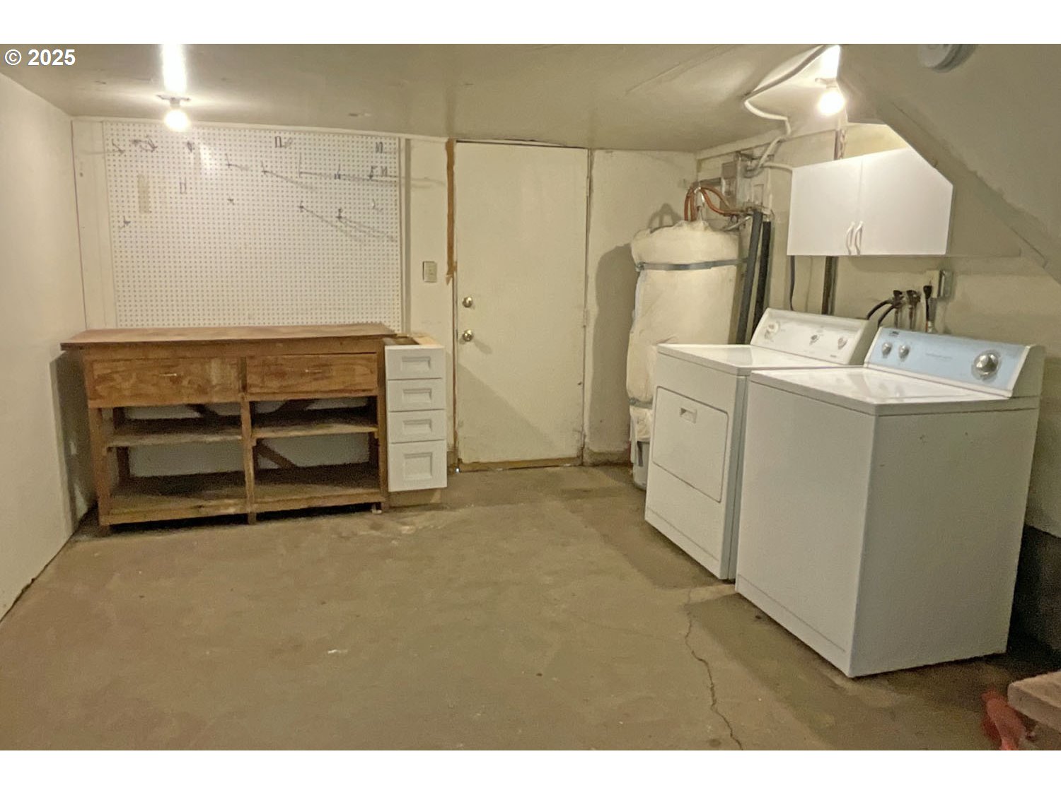 2775 Hilyard Street Eugene, OR 97405 - Photo 15 of 27 a utility room with dryer and washer