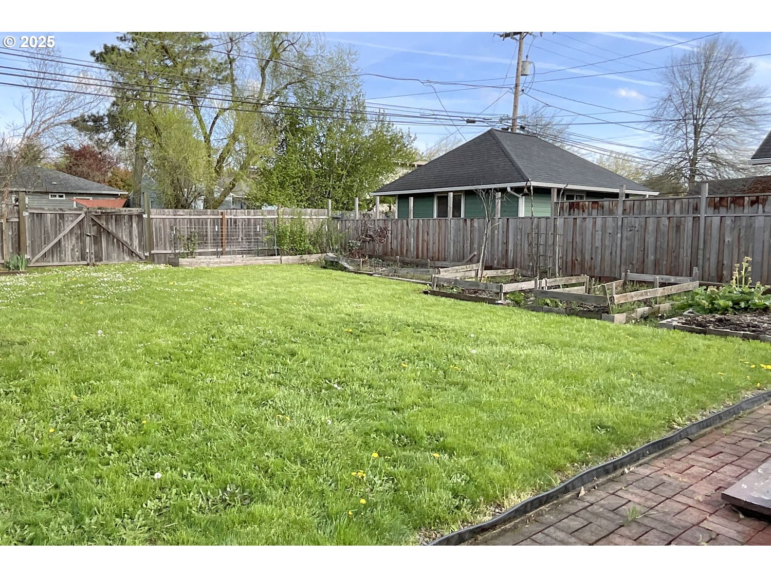 2775 Hilyard Street Eugene, OR 97405 - Photo 18 of 27 a backyard of a house with table and chairs