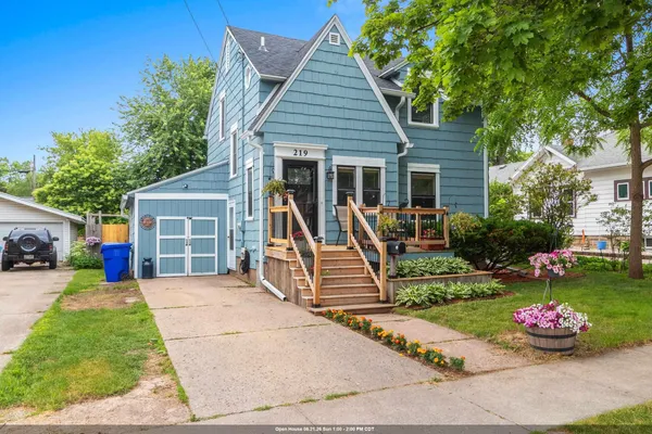 $299,900 | 219 East Hancock Street, Appleton, WI 54911