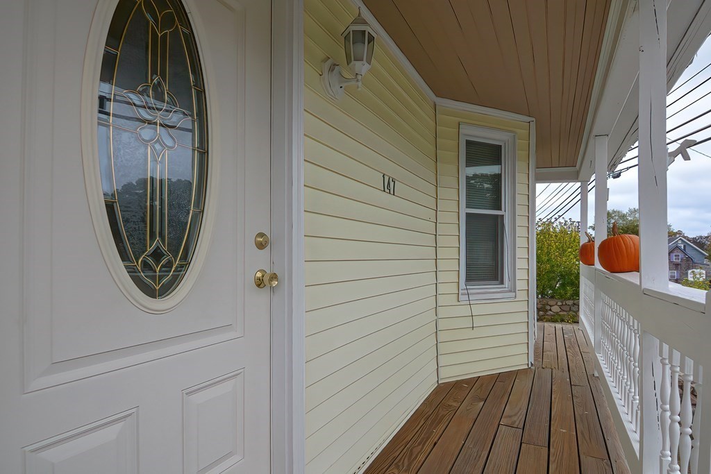147 Sconticut Neck Road Fairhaven, MA 02719 - Photo 4 of 37 Gallery Image 4